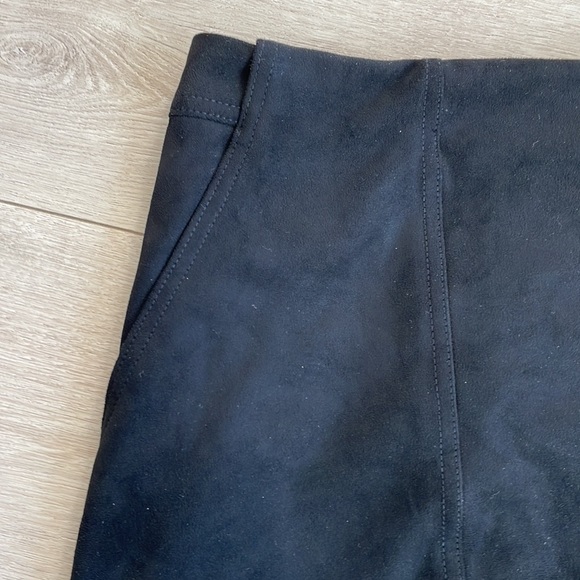Banana republic suede skirt with pockets - Picture 2 of 10